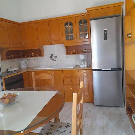 Spacious House Near The Appartement Petalídhion
