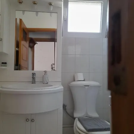 Spacious House Near The Appartement Petalídhion